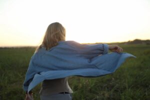 woman enjoying the outdoors with the support of anxiety therapy in Savannah, GA