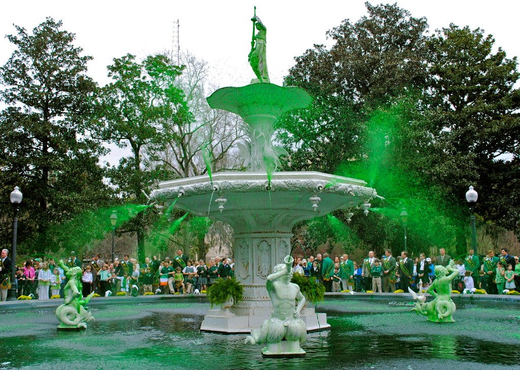 fountain in Forsyth Park in Savannah and the history and pitfalls of the day